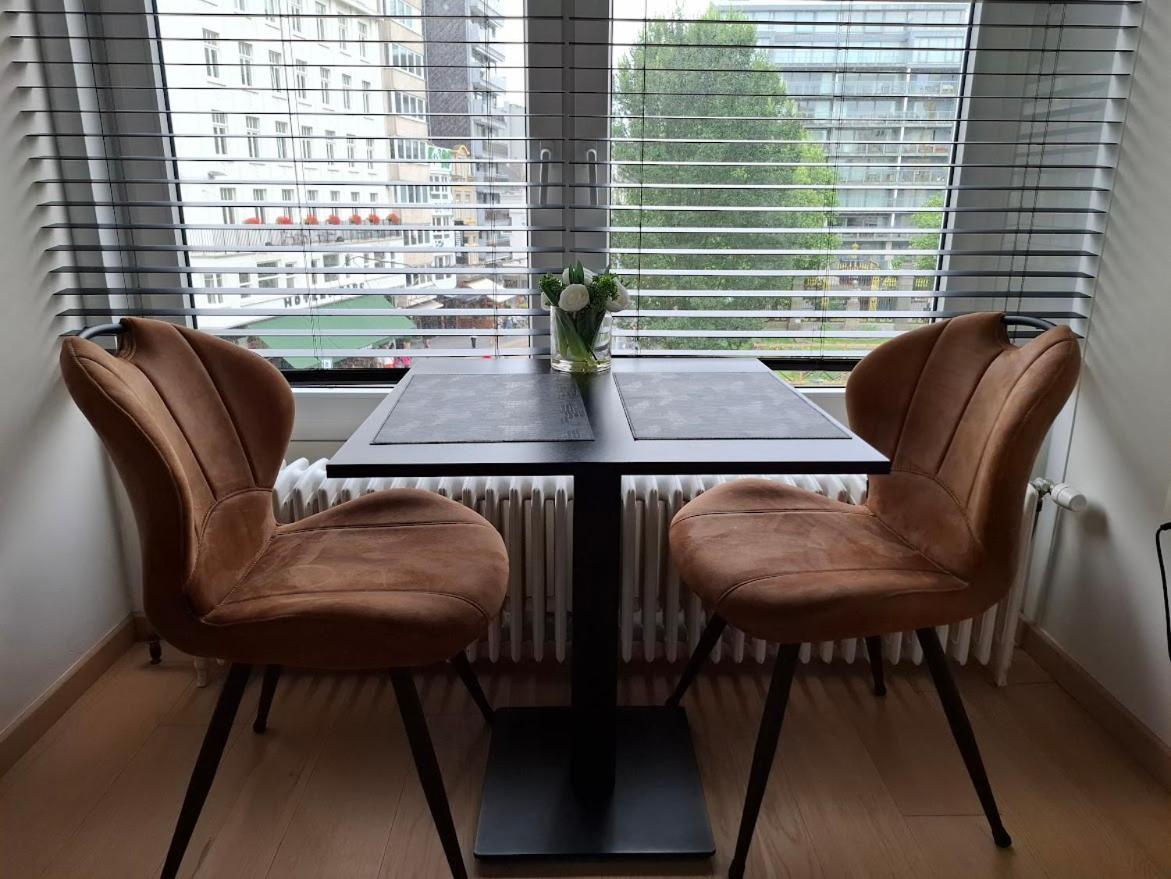 Lichtrijk En Comfortabel Hoekappartement Met Gratis Parking En Zeer Centraal Gelegen - Comme Chez Soi Ostende Exterior foto